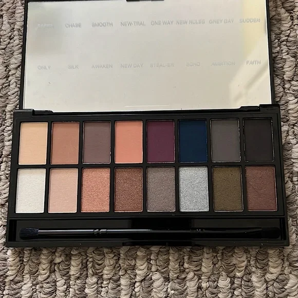 Makeup Revolution Iconic Pro 2 - Picture 2 of 2